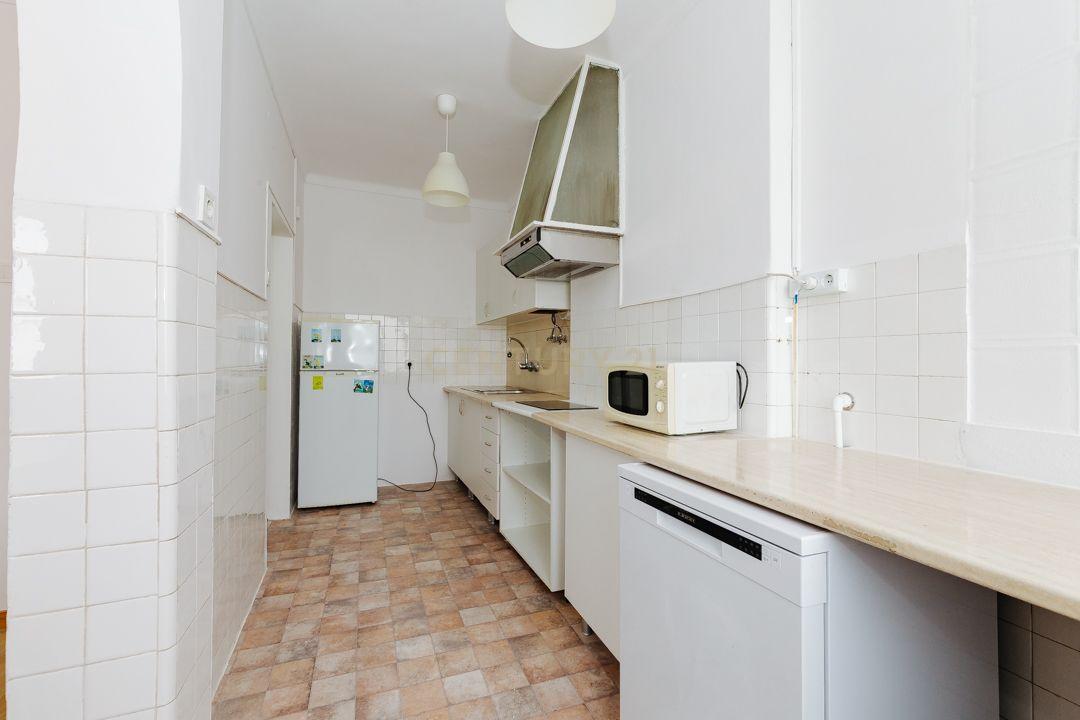 Apartamento/Andar de moradia para arrendamento - Olivais (água e eletricidade incluído no valor da renda) - Image 6