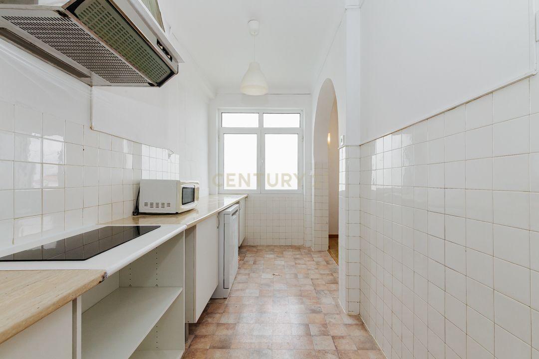 Apartamento/Andar de moradia para arrendamento - Olivais (água e eletricidade incluído no valor da renda) - Image 2