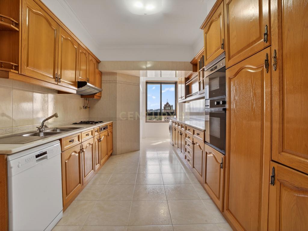 Apartamento T3 em Areeiro, com 1 lugar de garagem, Lisboa. - Image 14