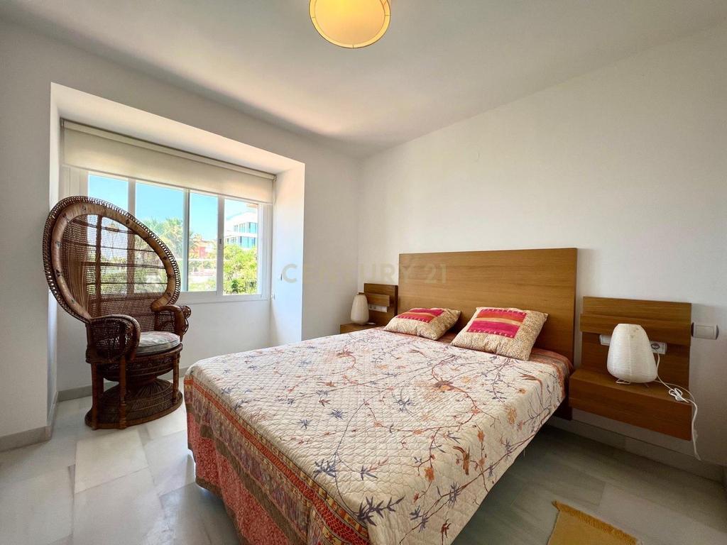 Casa con vistas al mar en primera línea – Urbanización Bahía de Estepona - Image 9
