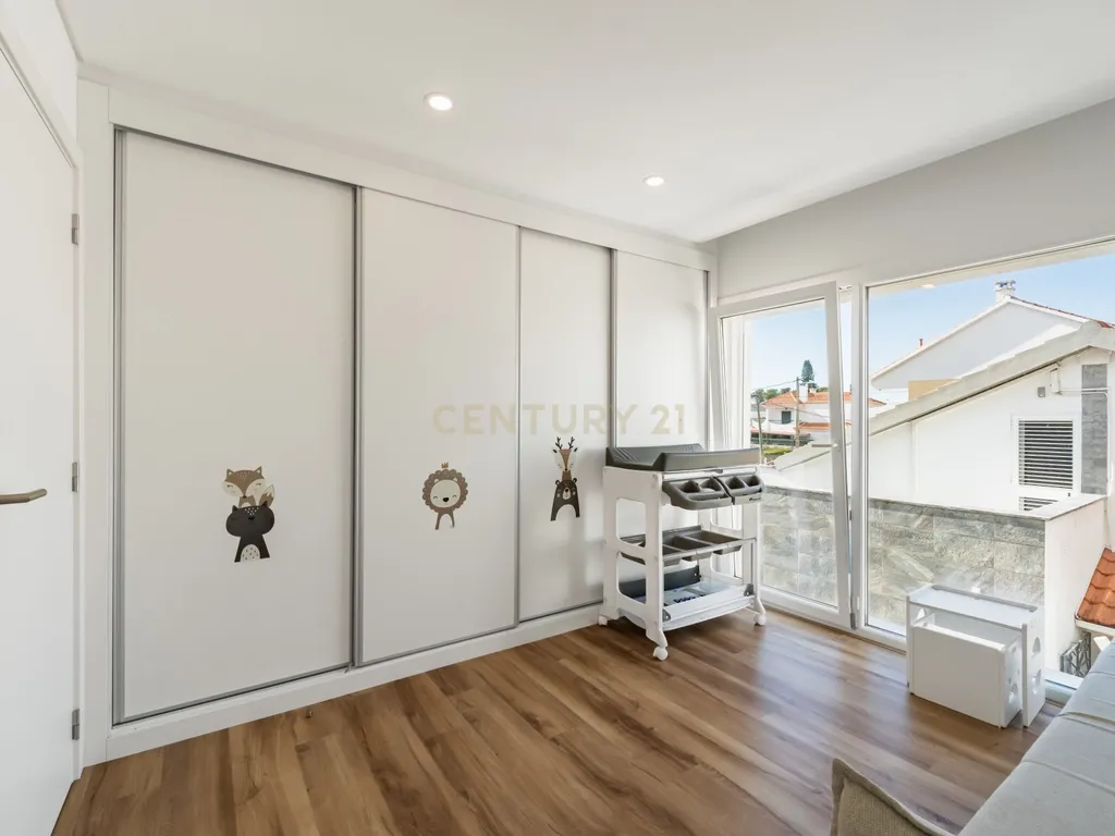 Moradia T4 Contemporânea com piscina, na Aroeira, perto do golf e praias - Image 26