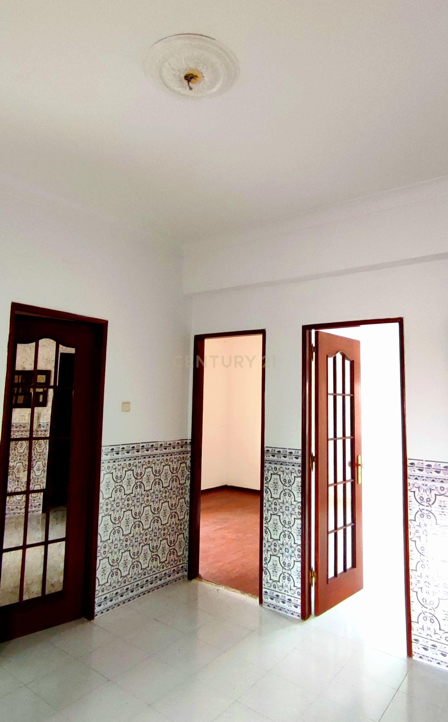 Apartamento T2 Centro Barreiro - Image 2