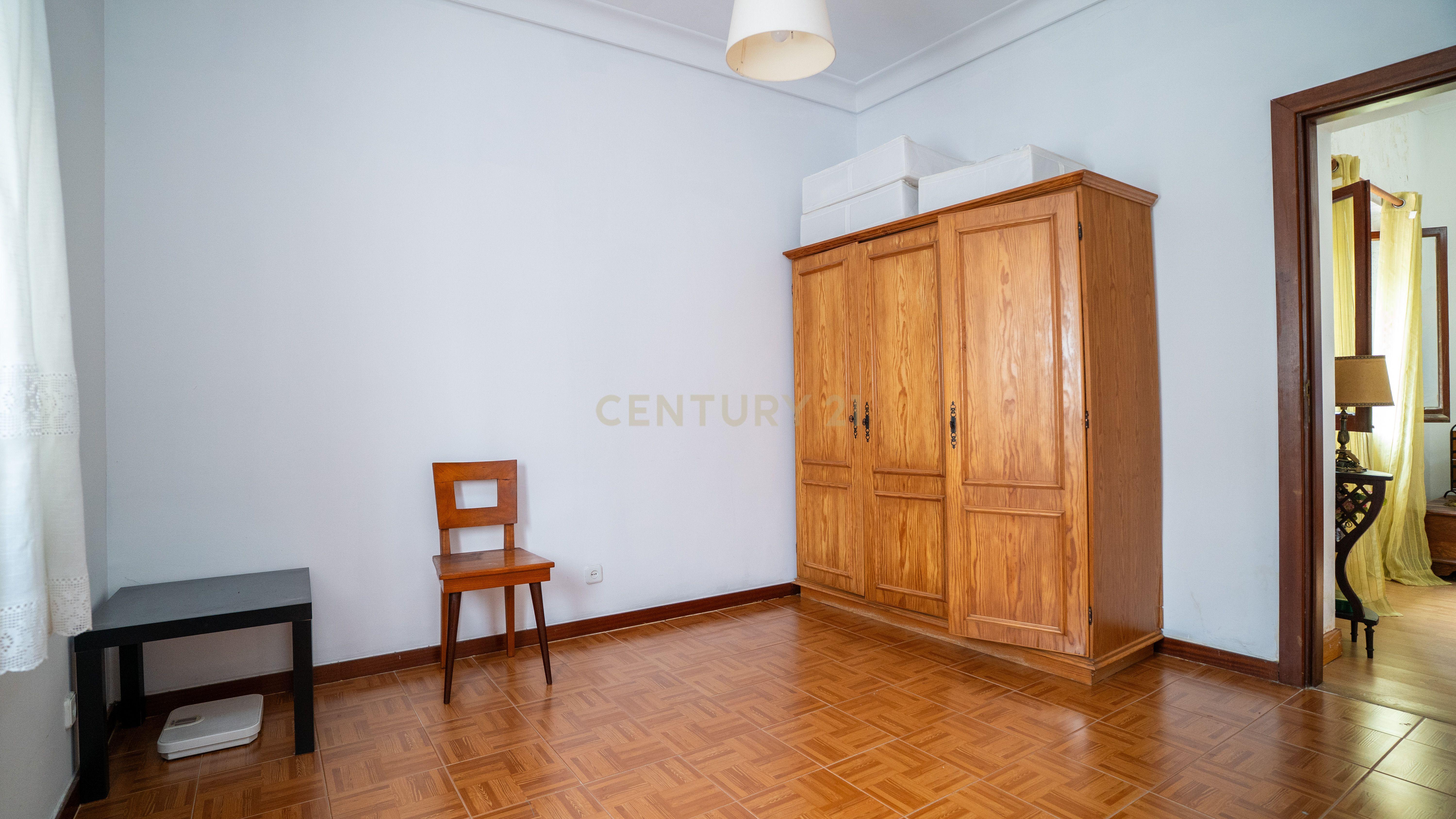 Moradia T6, na Rua 1 no Bairro de Belém, para modernizar em lote com 290m² - Image 25
