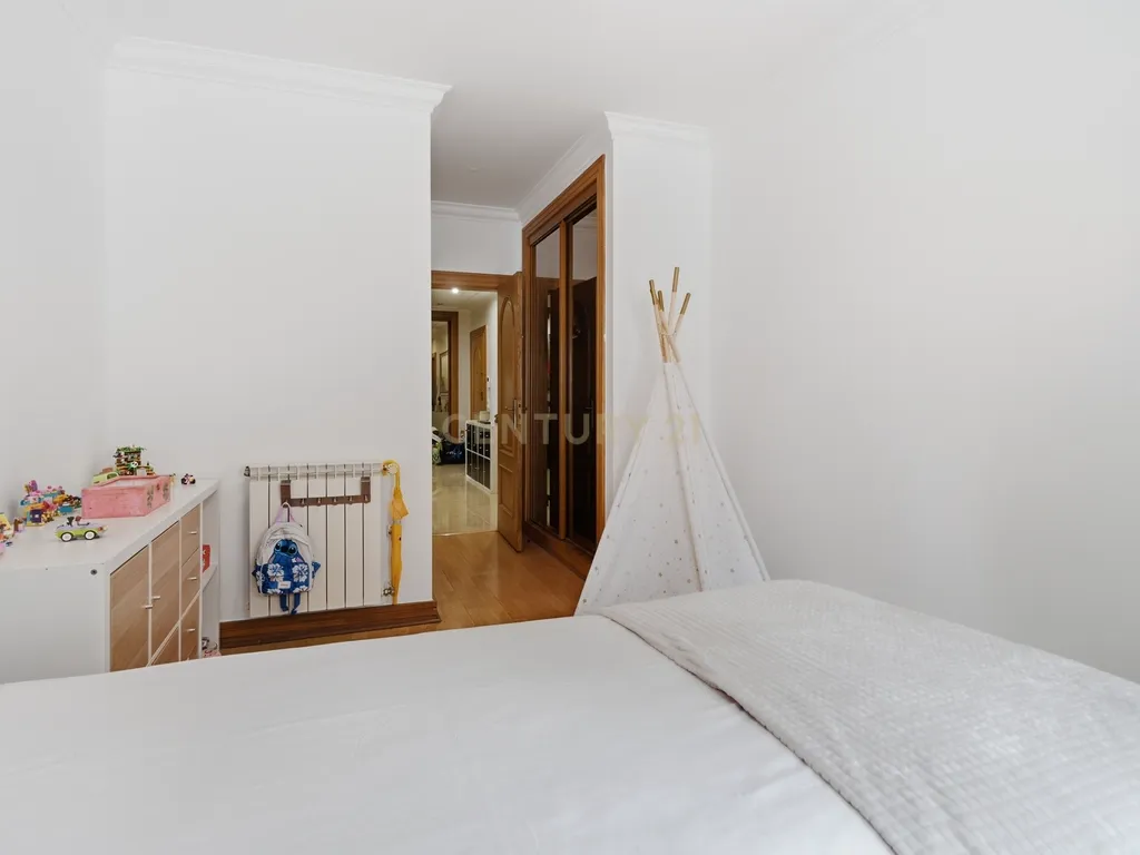 Apartamento T3 com terraço privativo, churrasqueira, zona de refeição e forno a lenha — Venda do Valador, Venda do Pinheiro - Image 15