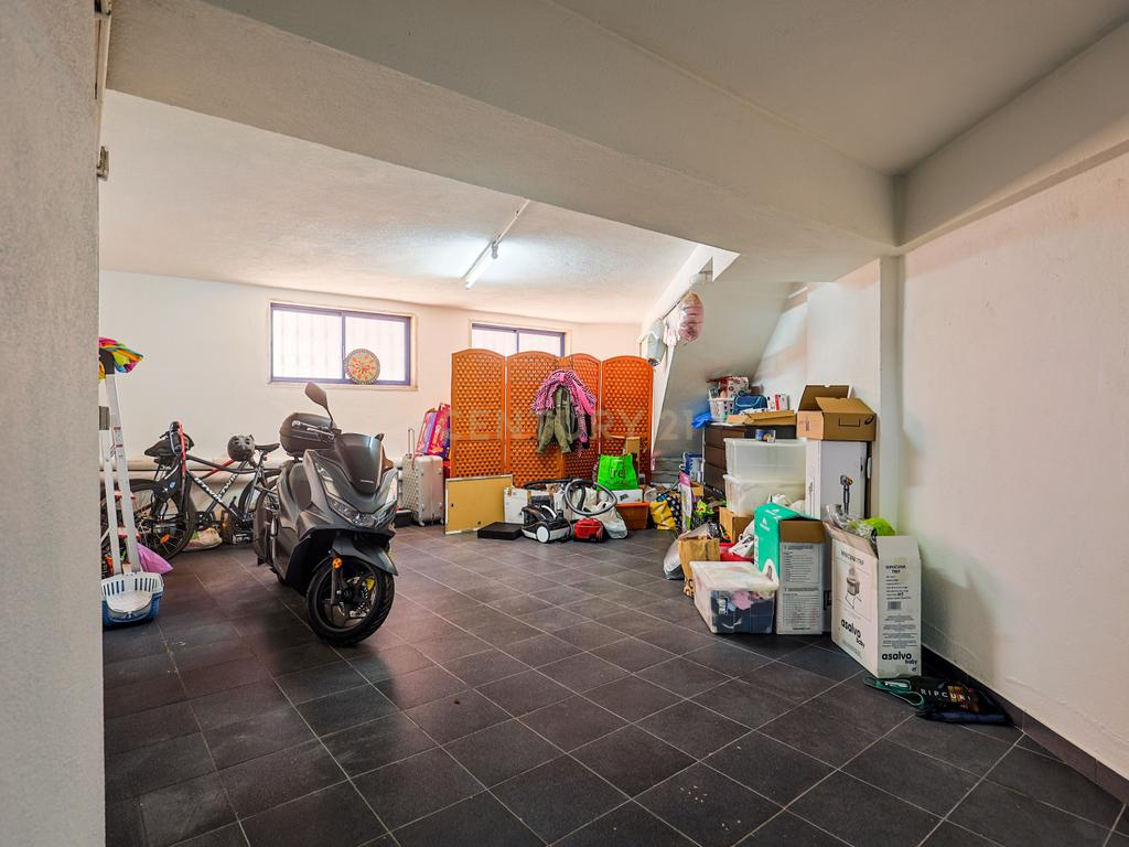 Apartamento T2 nas Quintinhas, Charneca de Caparica, com Terraço e Garagem - Image 28