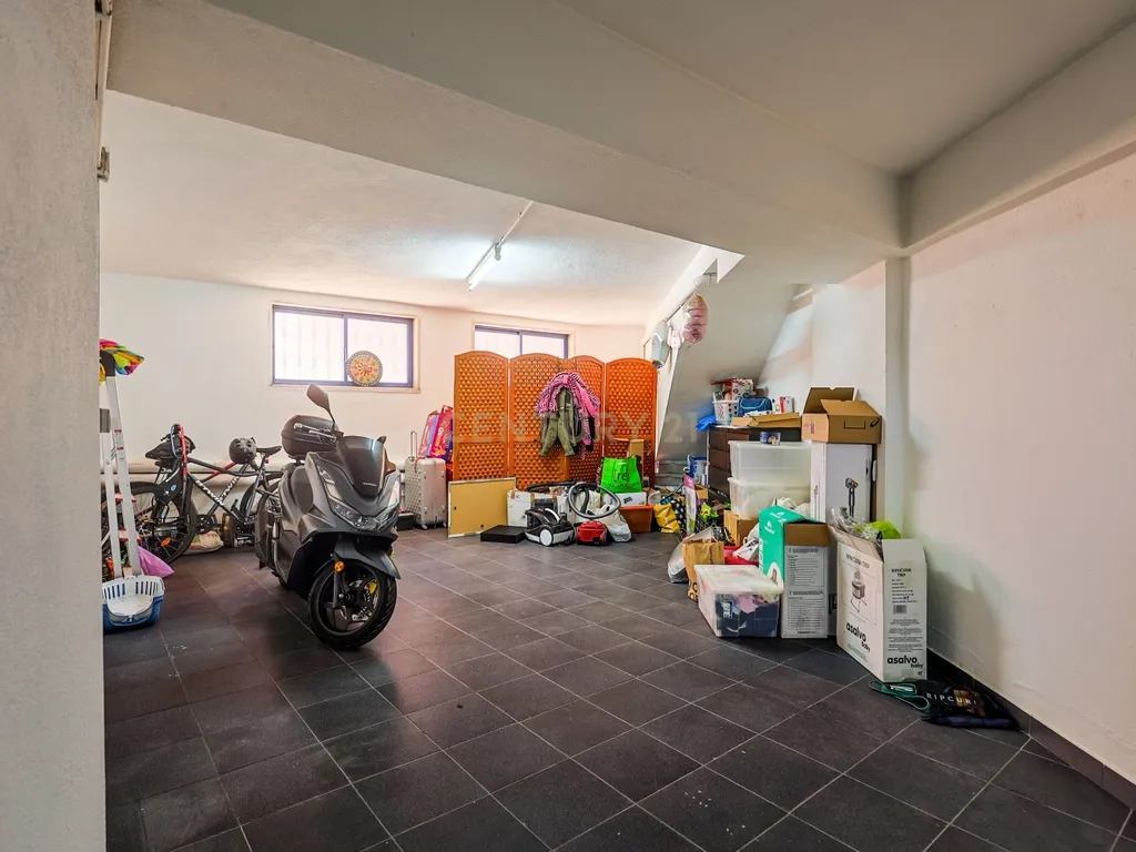 Apartamento T2 nas Quintinhas, Charneca de Caparica, com Terraço e Garagem - Image 28