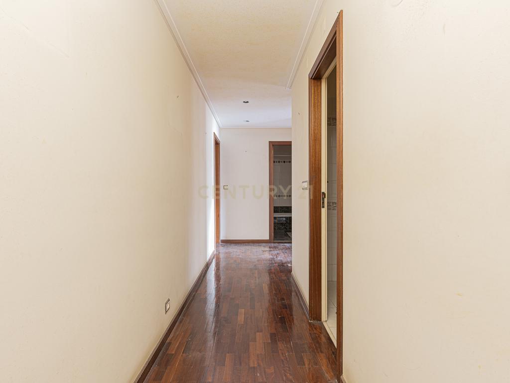 T4 com 180 m² e Garagem Box no Areeiro, Lisboa - Image 29