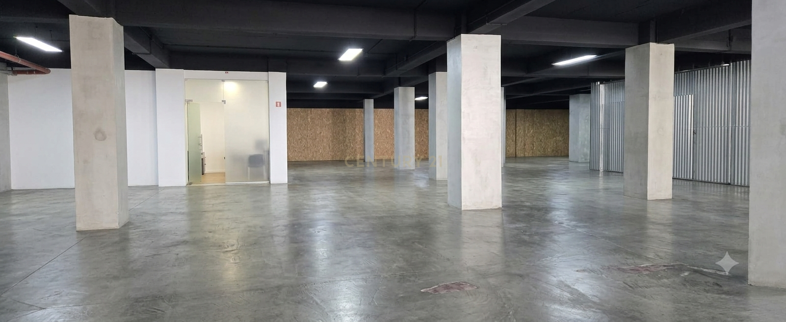 Fotografia 6 de Espaço Comercial | 600 m² | Centro da Pontinha | Investimento com Rendimento