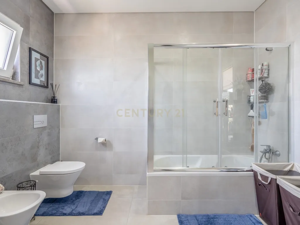Moradia T3 + 1 Moderna com Piscina e Acabamentos de Luxo – Algoz - Image 24