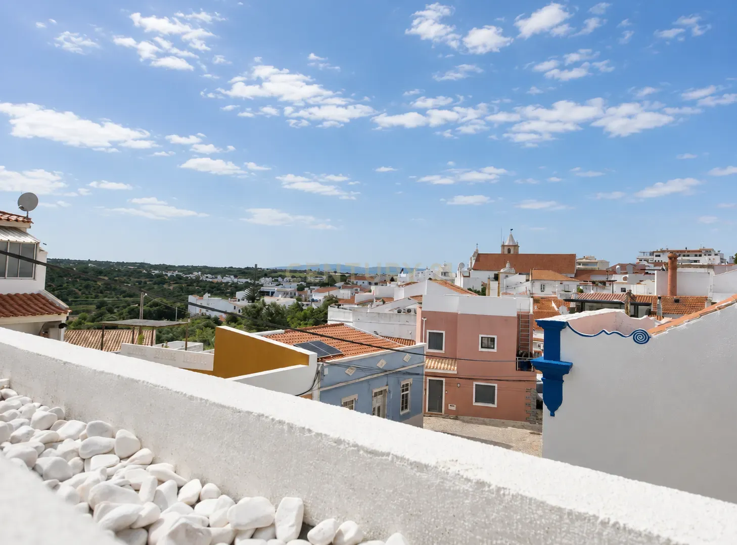 Fotografia 12 de Moradia de Luxo Renovada com Piscina, Vista Mar e estúdio para Rentabilização – Pêra, Algarve