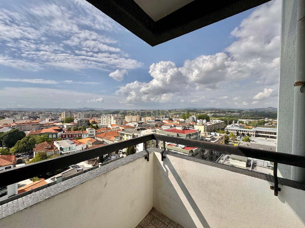 Apartamento T4 no centro de Santo Tirso - Image 9