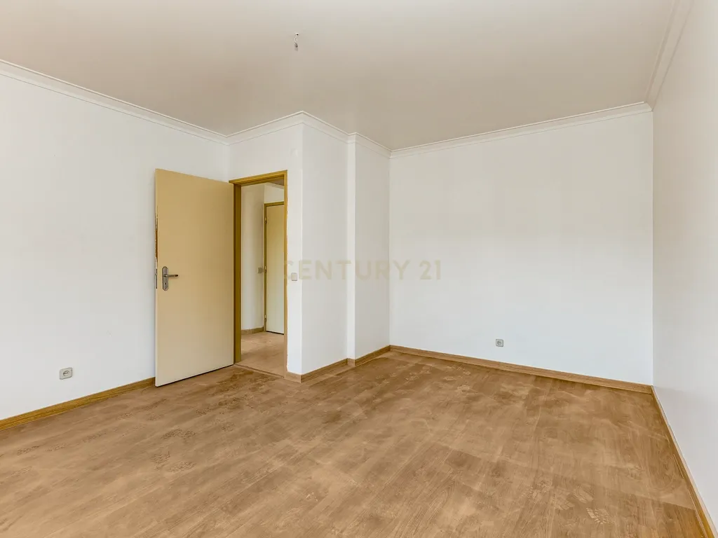 T2 RENOVADO NA SOBREDA - Image 10