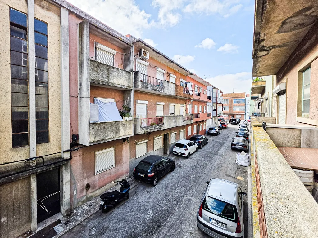 Apartamento T1 com Varanda em Localização Central - Image 28