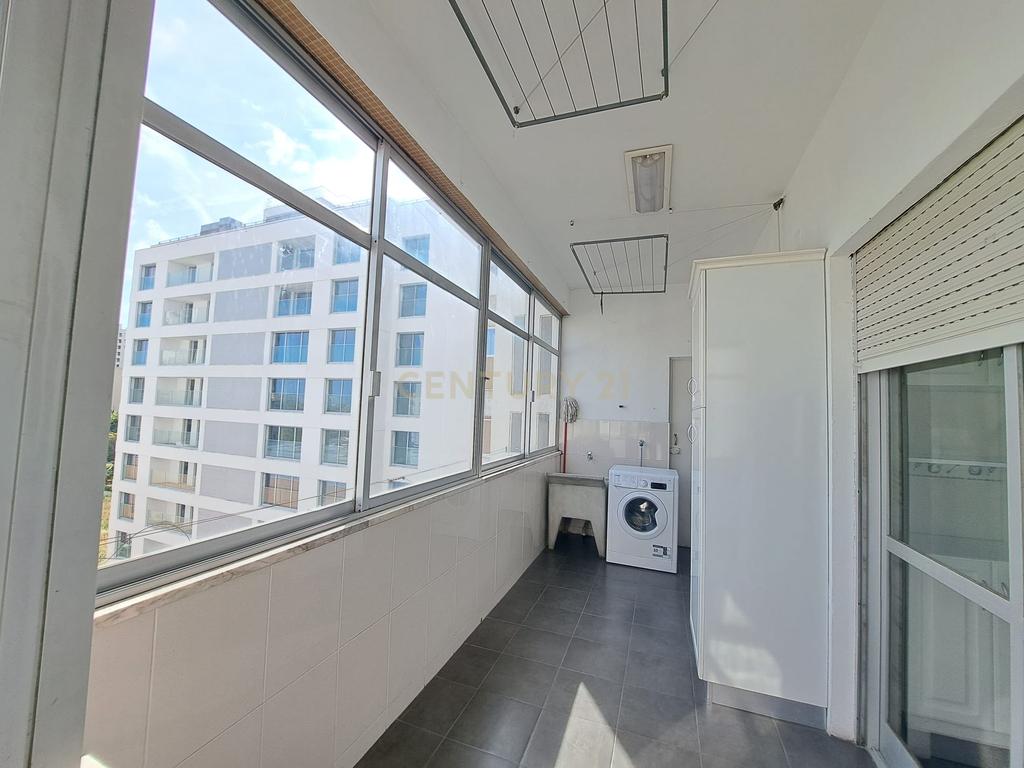 Apartamento T3 com 121m2 para arrendamento no Areeiro, Lisboa - Image 13