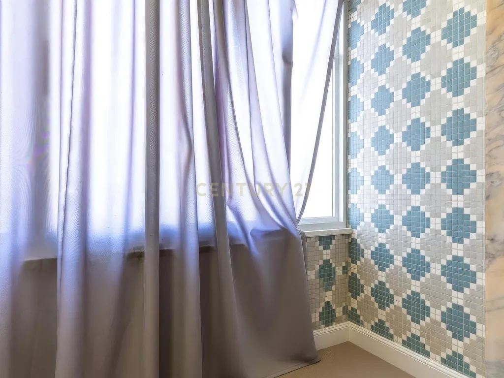 Apartamento Renovado com Vista Mar em Setúbal - Image 20