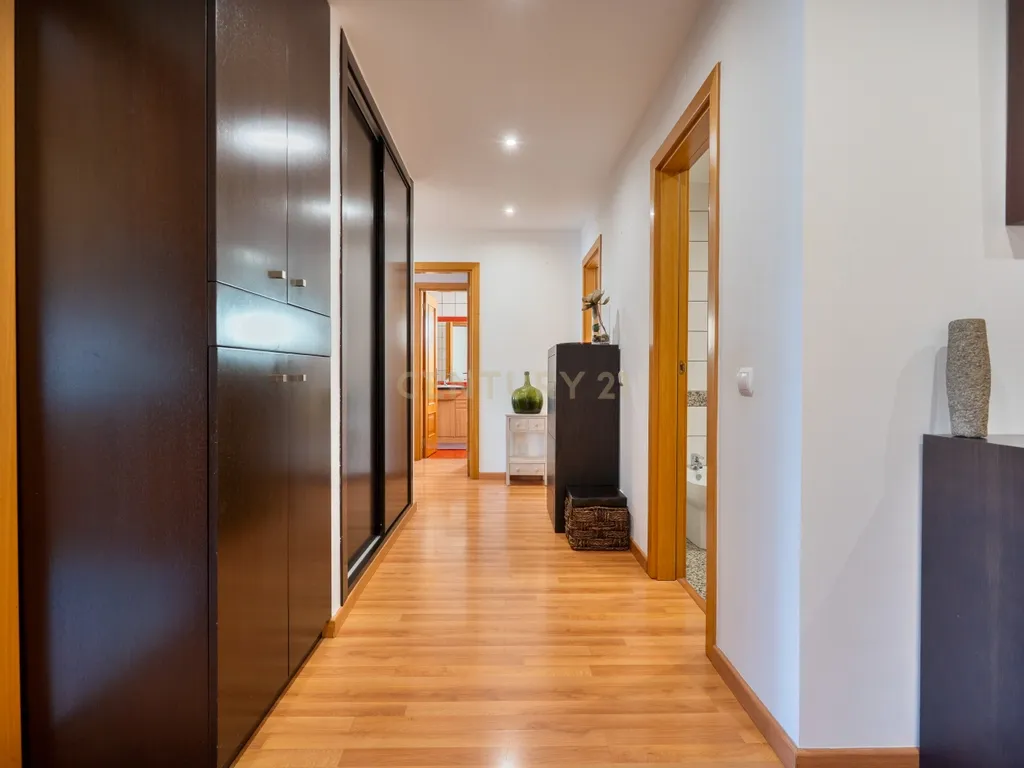 Excelente T3 em Lagoa | Localização Privilegiada perto de Tudo - Image 26