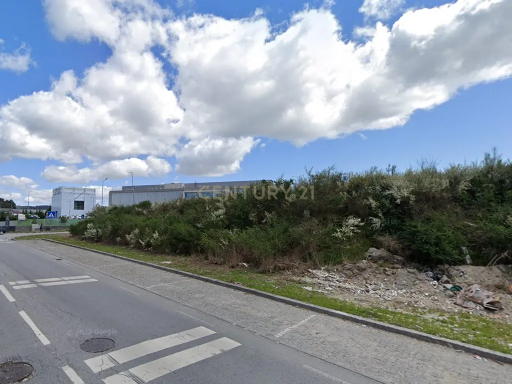 Terreno industrial de grandes dimensões, com 7 069m2, no Polo 6, em Freamunde, Paços de Ferreira - Image 2