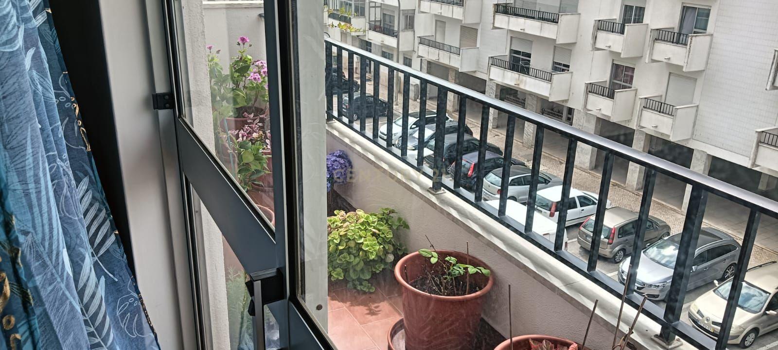 Apartamento T2 em Samora Correia com Vista Panorâmica e Boa Localização - Image 8
