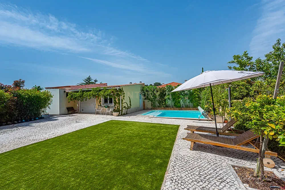 Fotografia 5 de Moradia Isolada com Piscina e Garagem em Azeitão 670m2