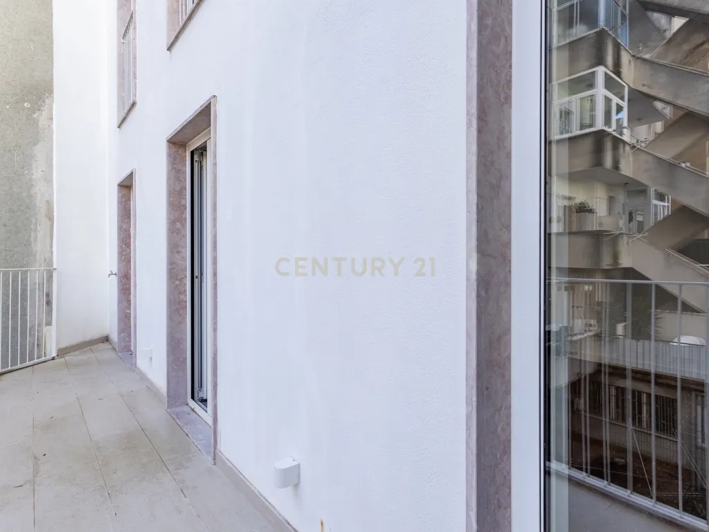 Apartamento T2 novo com varanda Rua Palmira Lisboa - Image 5