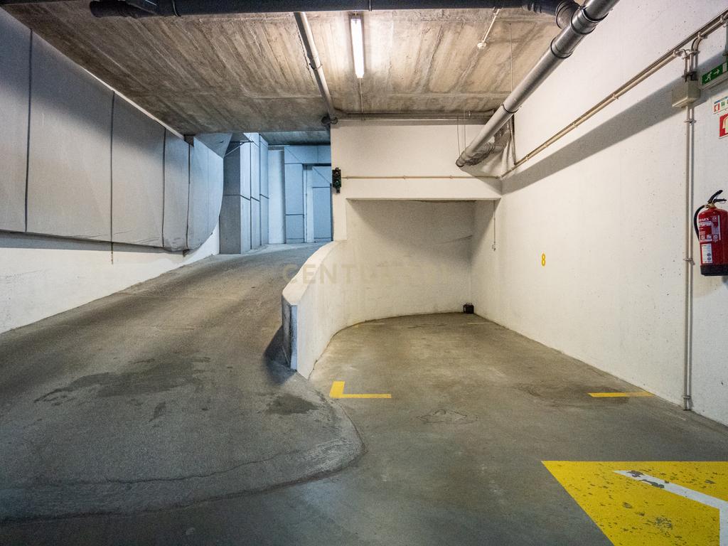 Apartamento T1 Moderno nas Avenidas Novas, Lisboa mobilado, com ar condicionado e garagem - Image 21