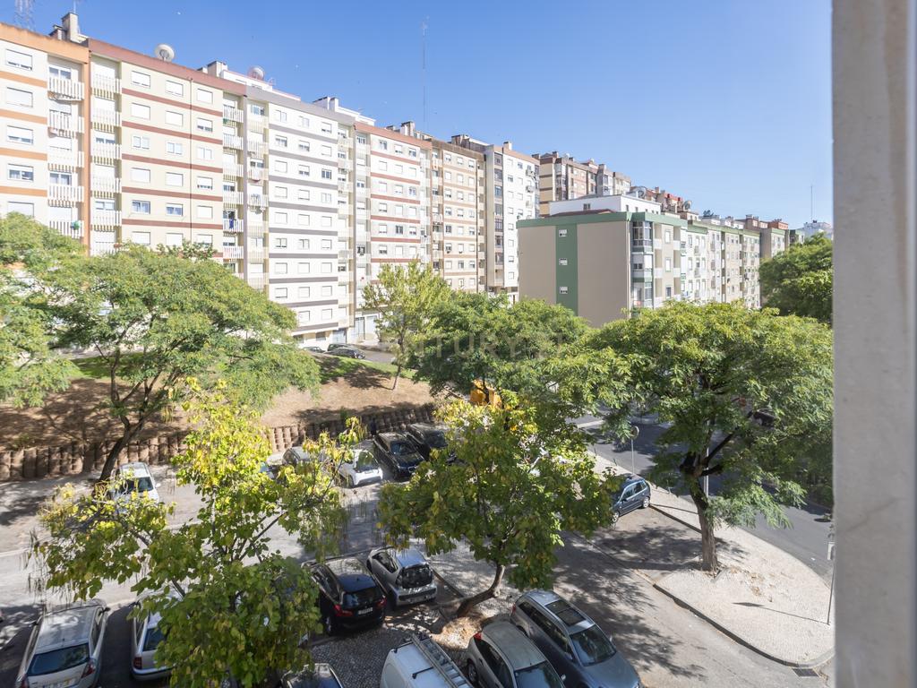 T3 em Belas com renovações em Sistema de Propostas Multiplas - Image 6