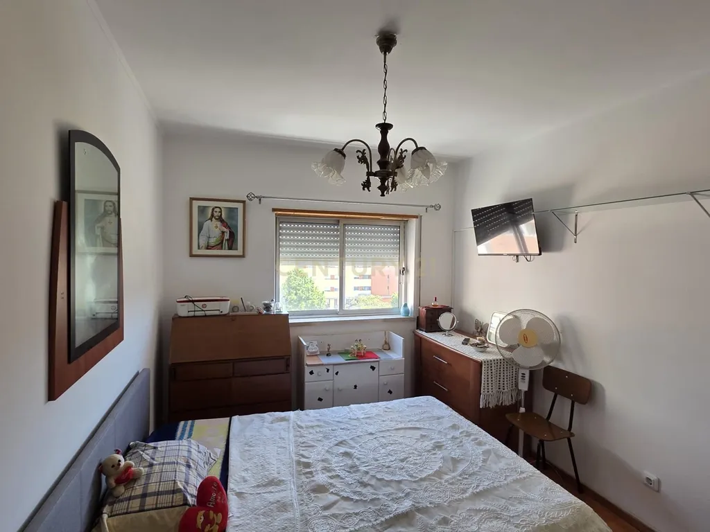 Apartamento T2 no Pragal / Monte Caparica com 2 elevadores e ótimo acesso de entrada ( mobilidade reduzida ) próximo da fertagus no Pragal e Praias - Image 13