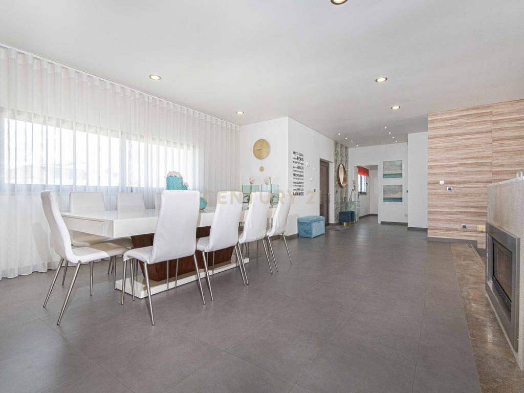 Moradia Térrea T4 no Montijo — Isolada, Moderna e com Piscina - Image 4