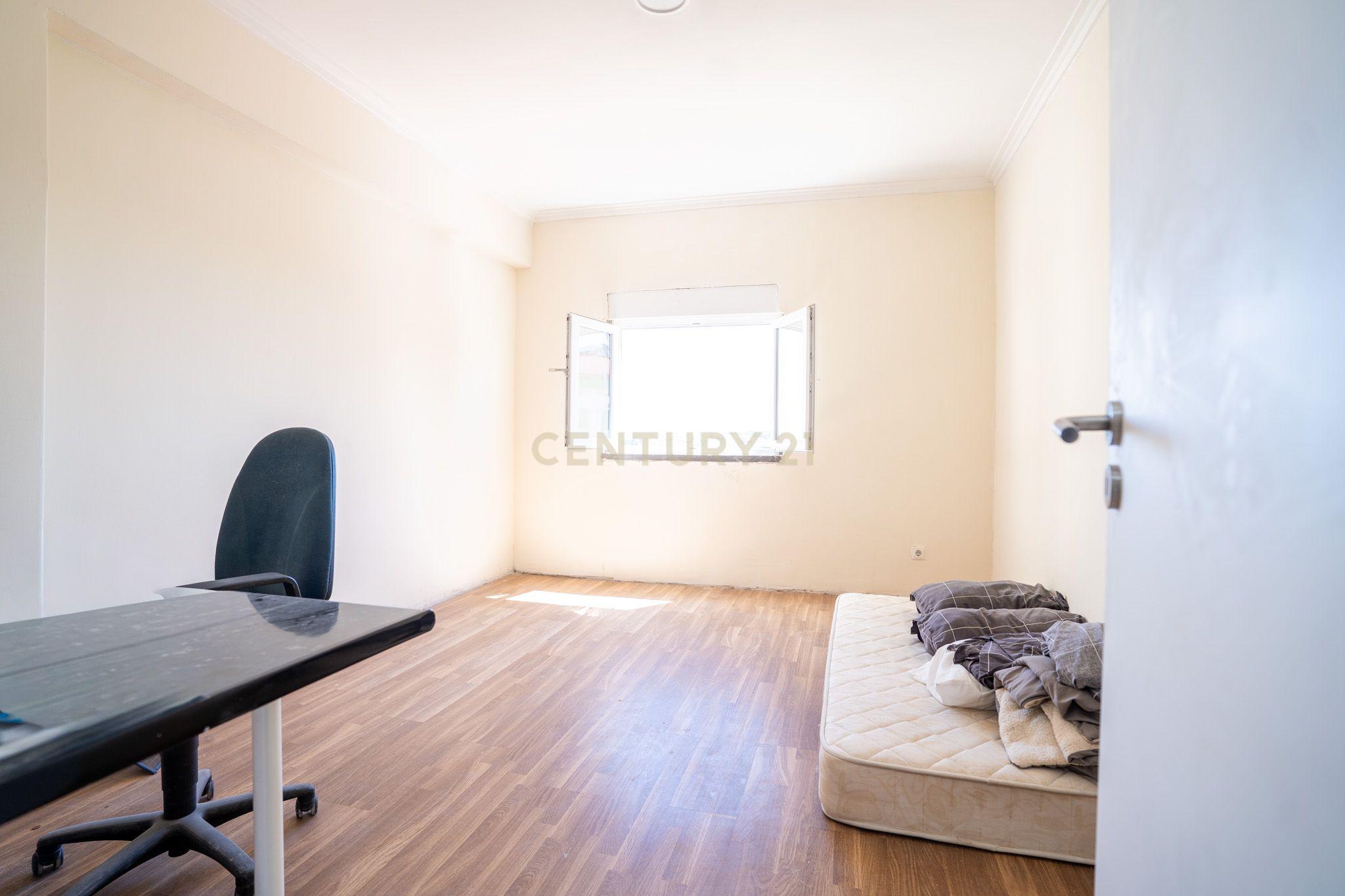 Fotografia 7 de Apartamento T2 em remodelação | Casal de São Brás | Amadora