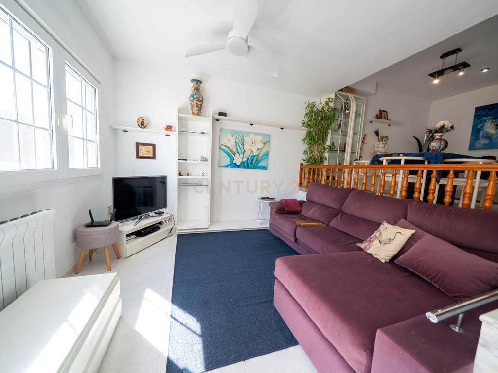 Apresentamos-lhe uma magnífica moradia em Cambrils — perfeita para quem procura conforto, estilo e excelente qualidade de vida na Costa Dourada. - Image 25