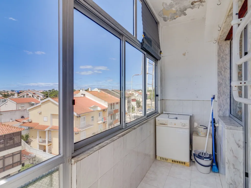 Apartamento T3 em Corroios com Varanda - Image 3