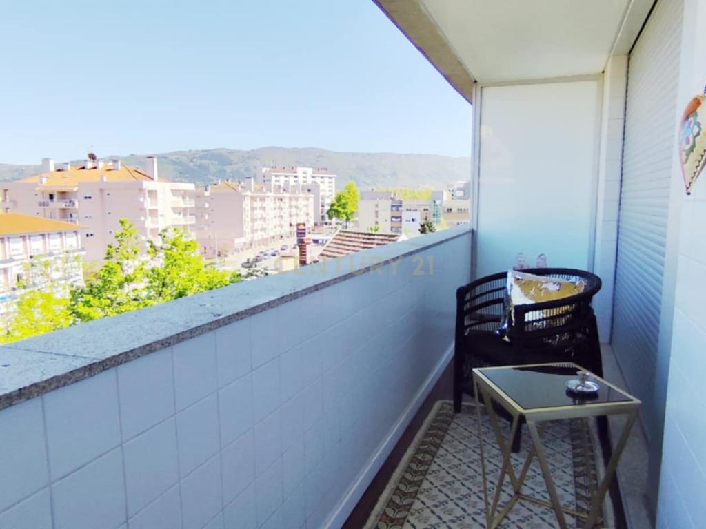 Apartamento quase novo, no centro da cidade de Chaves - Image 2