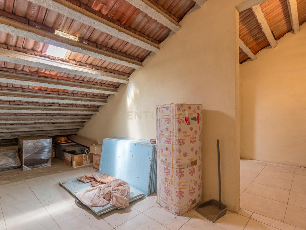 Apartamento T4 transformado em T3, na Baixa da Banheira com boa exposição solar - Image 19