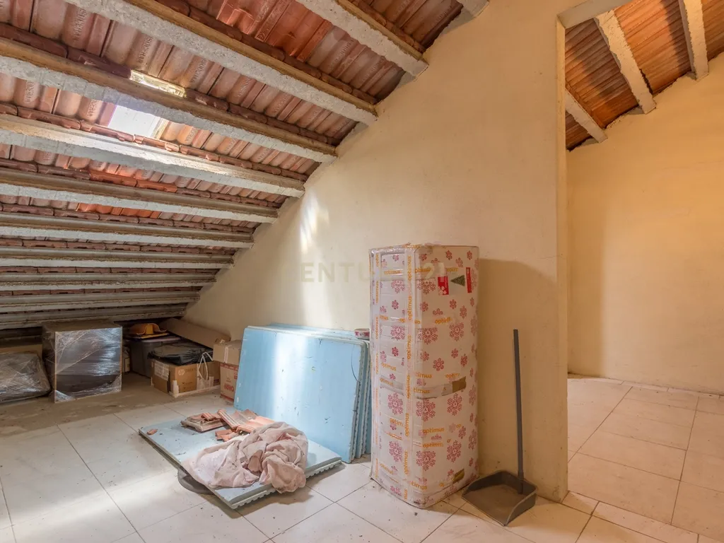 Apartamento T4 transformado em T3, na Baixa da Banheira com boa exposição solar - Image 19