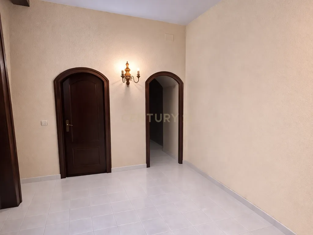 Edifício exclusivo com grande potencial numa das melhores zonas de Trujillo - Image 16