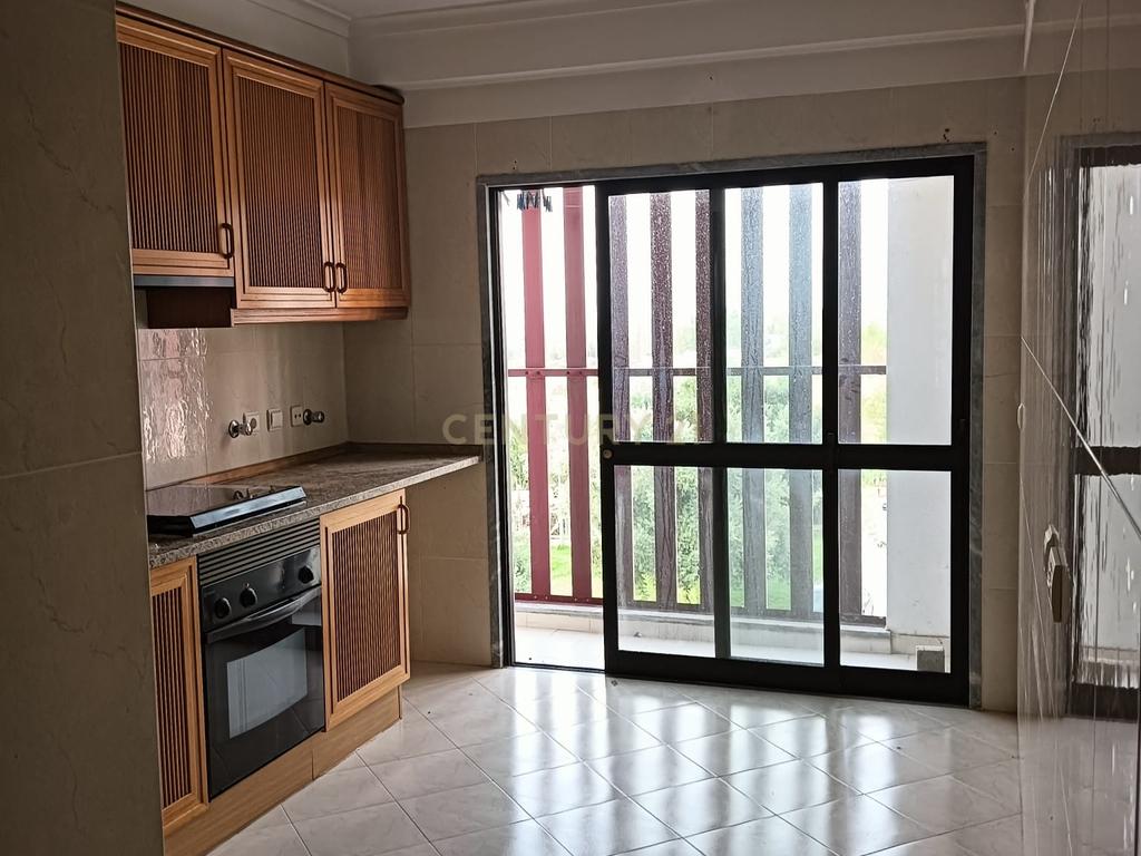 T3 com Suite/Garagem e Arrecadação - Vialonga - Image 48