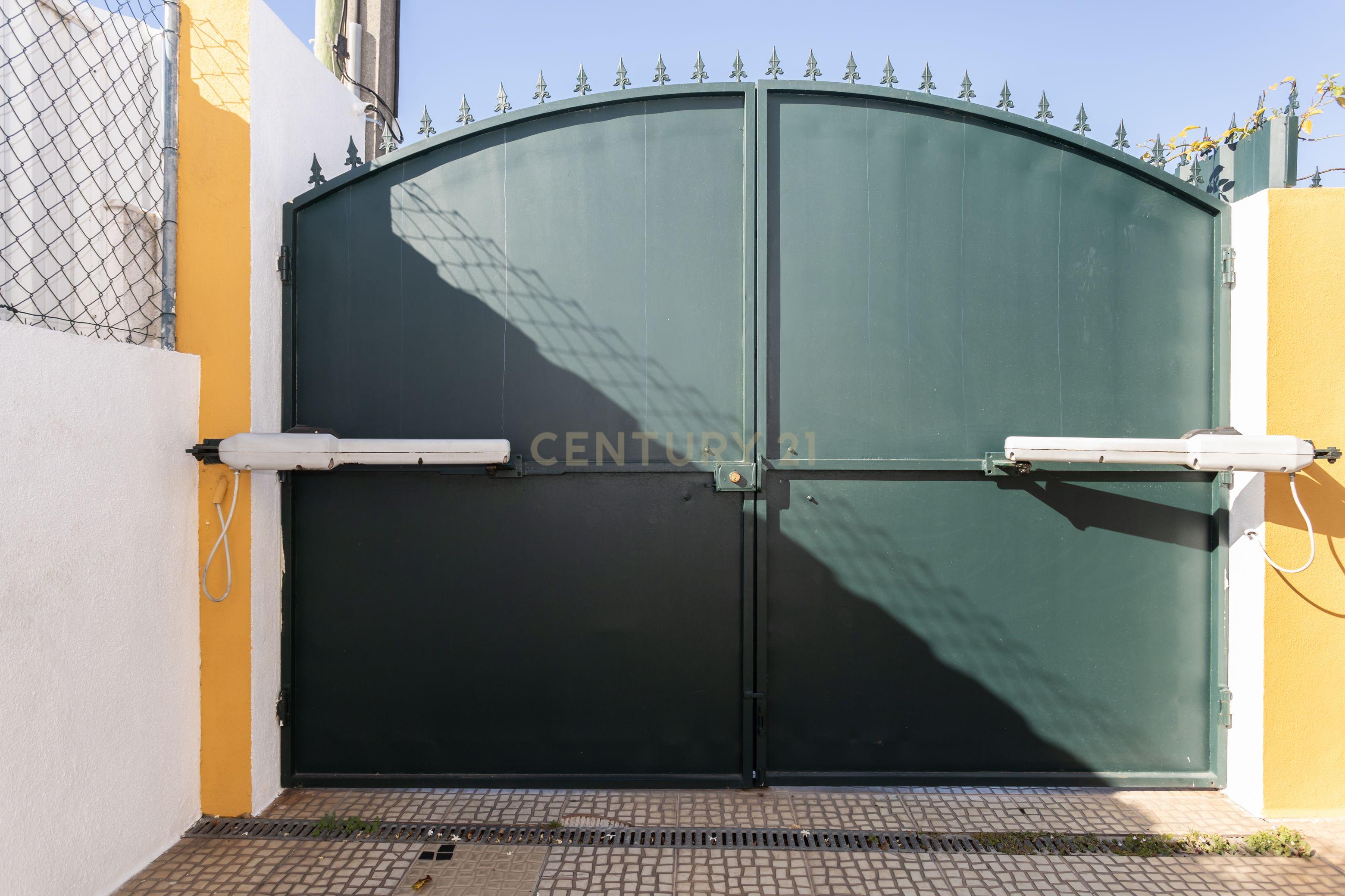 Moradia T4 Isolada em Fernão Ferro (Redondos). - Image 15