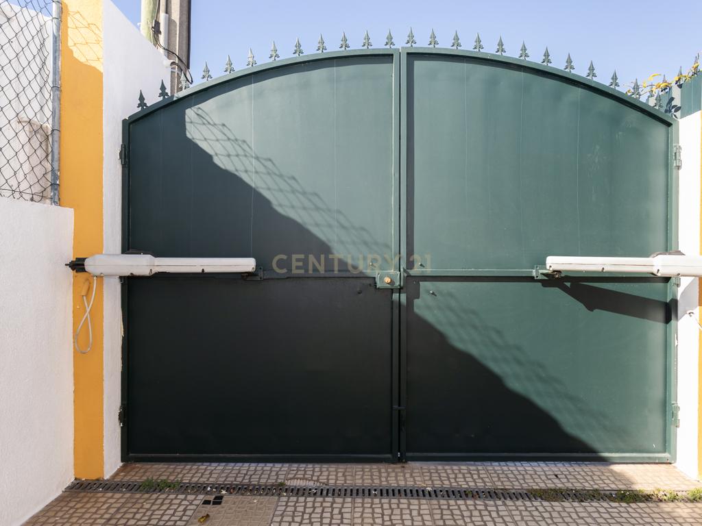 Moradia T4 Isolada em Fernão Ferro (Redondos). - Image 15