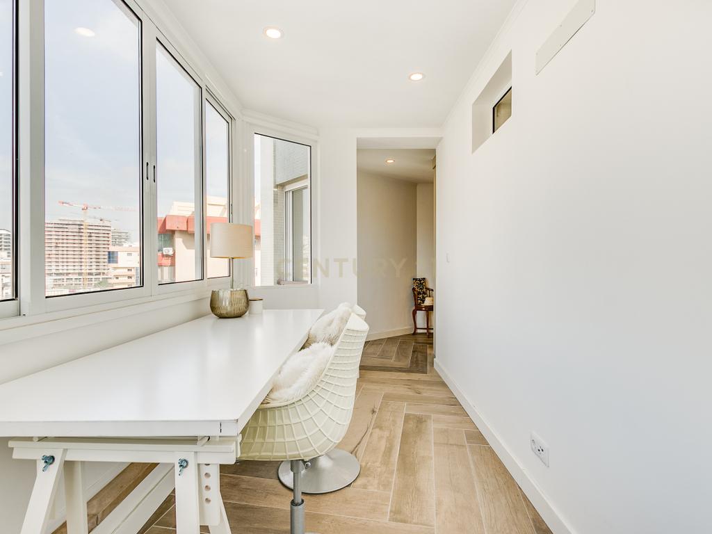 Apartamento T4 com 3 Suites, em zona Prime de Algés - Image 45
