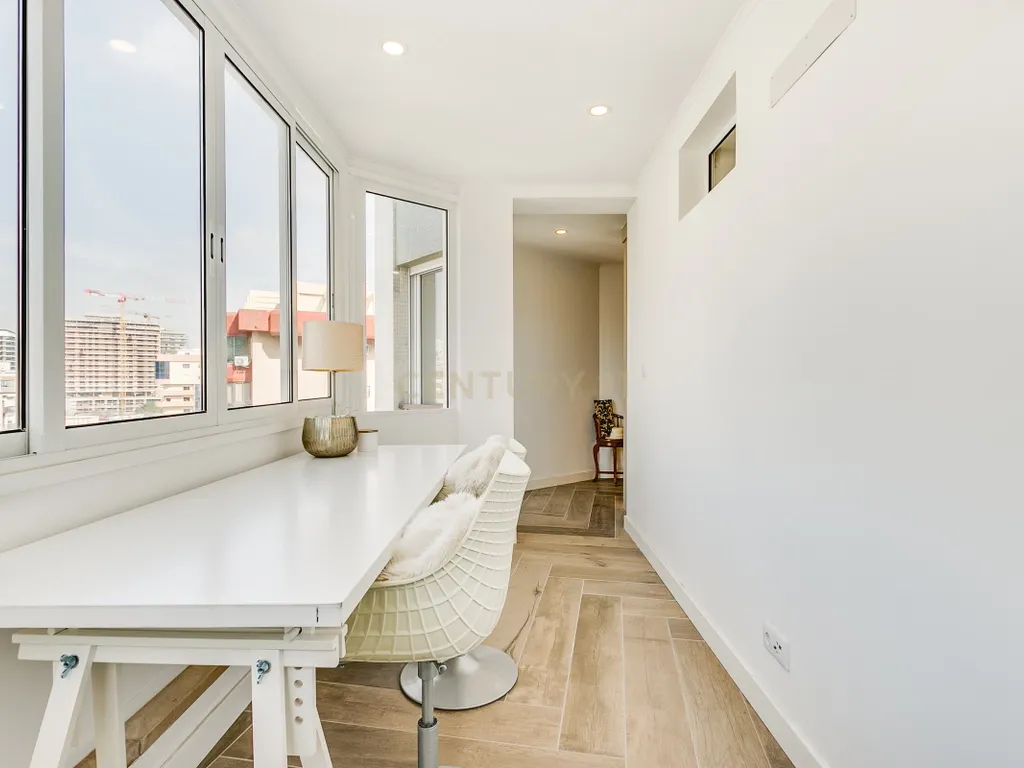 Apartamento T4 com 3 Suites, em zona Prime de Algés - Image 45