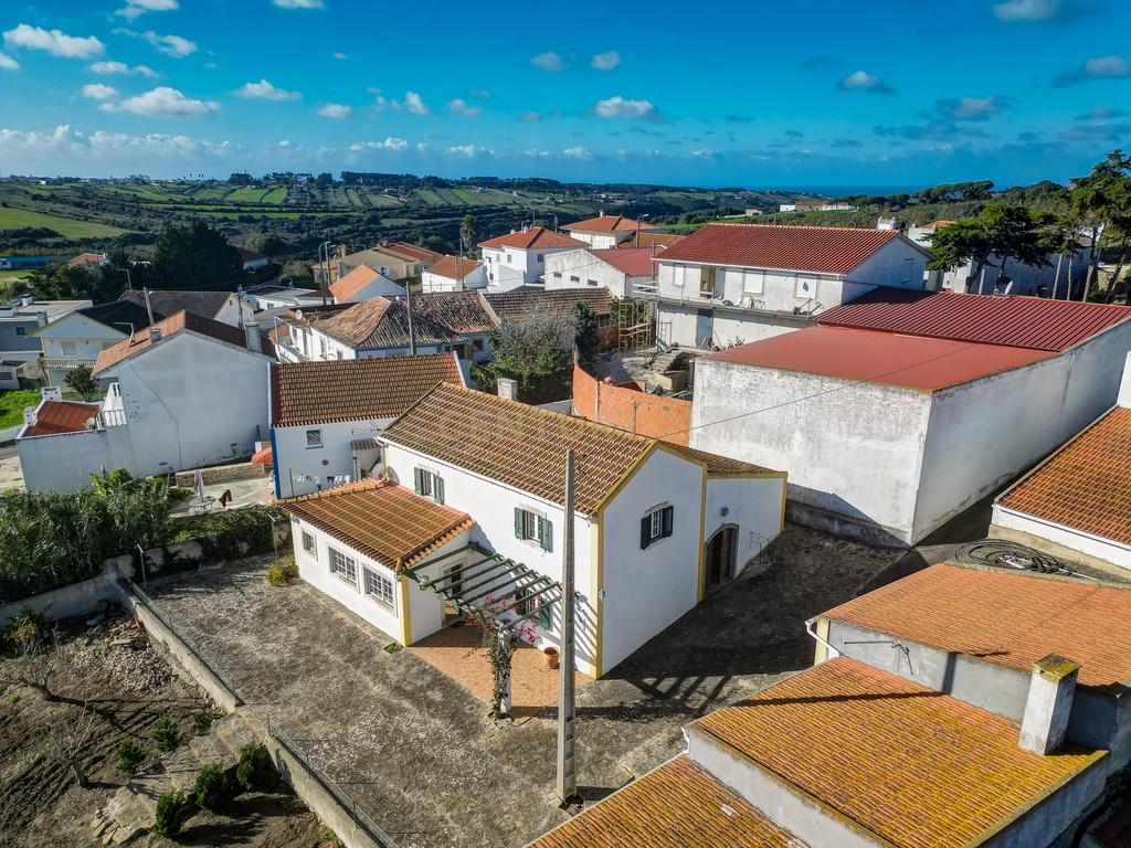 Moradia Isolada T3 com 2480m2 de terreno, poço e com anexos - Image 59