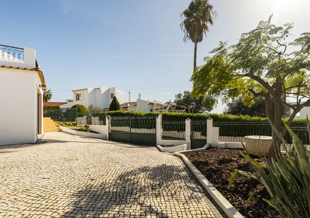 Moradia T4 com vista Mar e Cidade - Viva o Sonho de uma Vida na Quinta da Barra em Tavira - Image 12