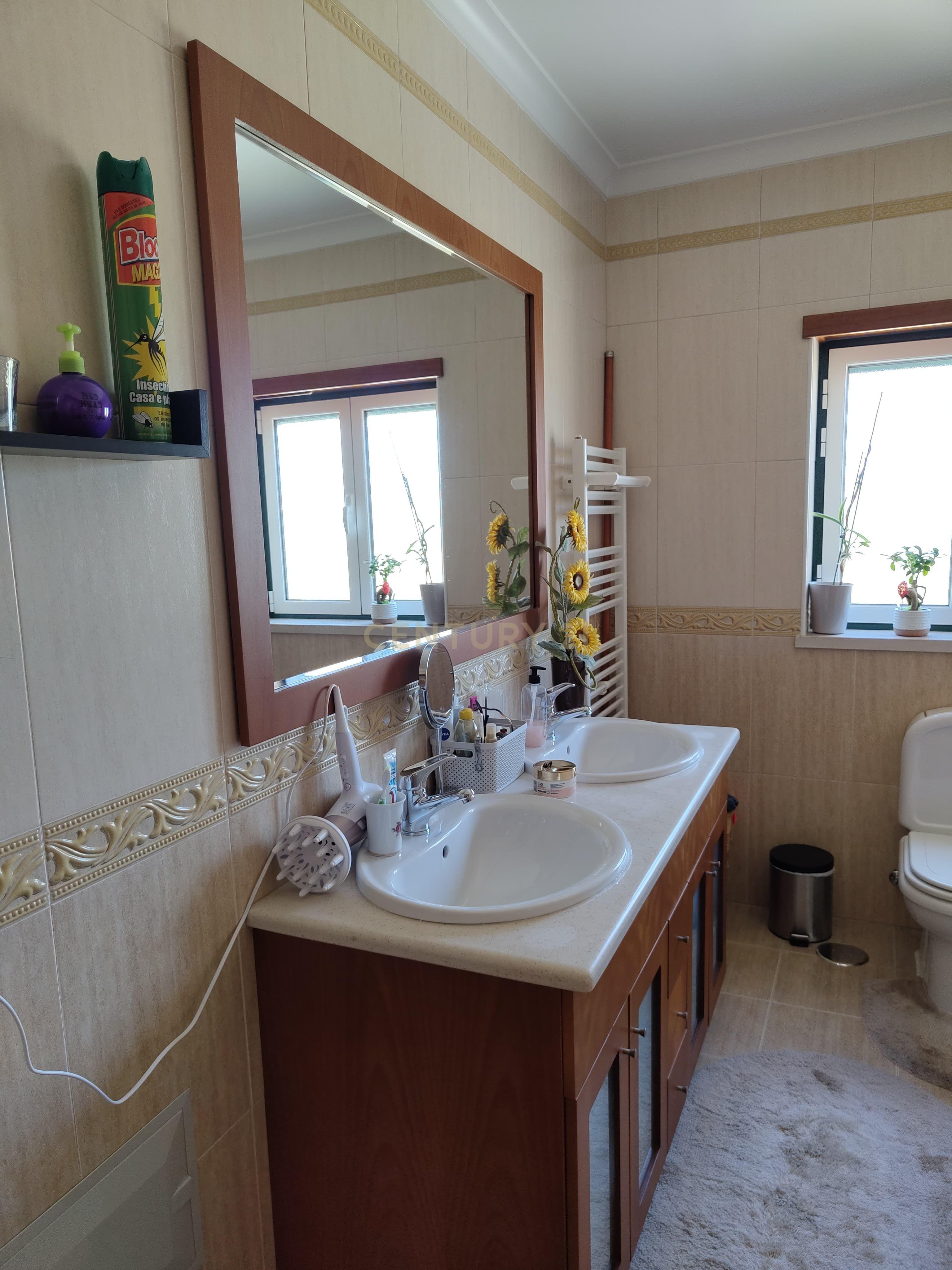 Moradia T4 com piscina em Gaeiras, Marinha Grande. - Image 25