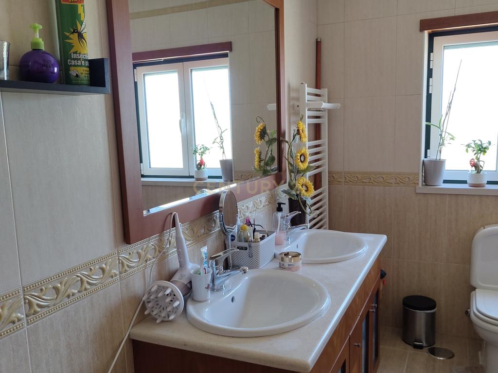 Moradia T4 com piscina em Gaeiras, Marinha Grande. - Image 25