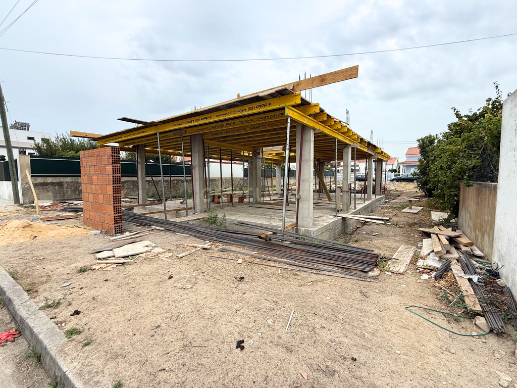 Moradia T3 Geminada, Piscina, Pinhal do General, Fernão Ferro - Image 17