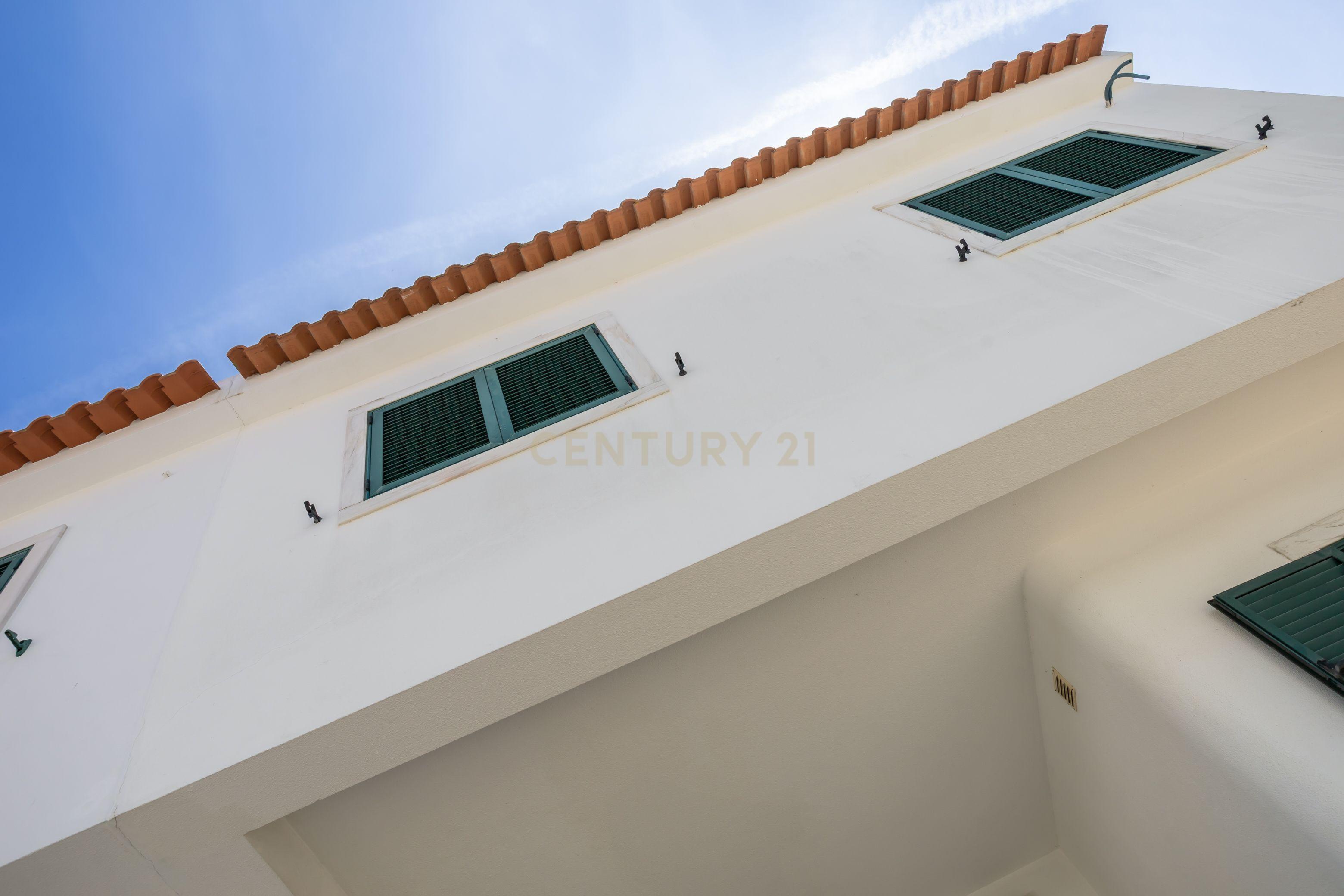  Moradia T3 em Amora - Seixal com Terraço e Garagem  - Image 2