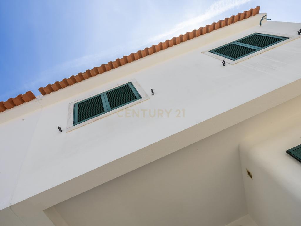  Moradia T3 em Amora - Seixal com Terraço e Garagem  - Image 2