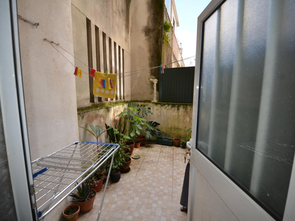 Apartamento T3 com Terraço/Pátio - Amadora  - Image 17