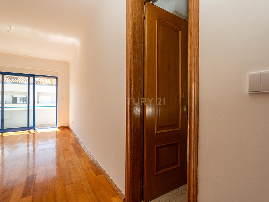 Apartamento T3 Janelas do Parque no Montijo - Image 28