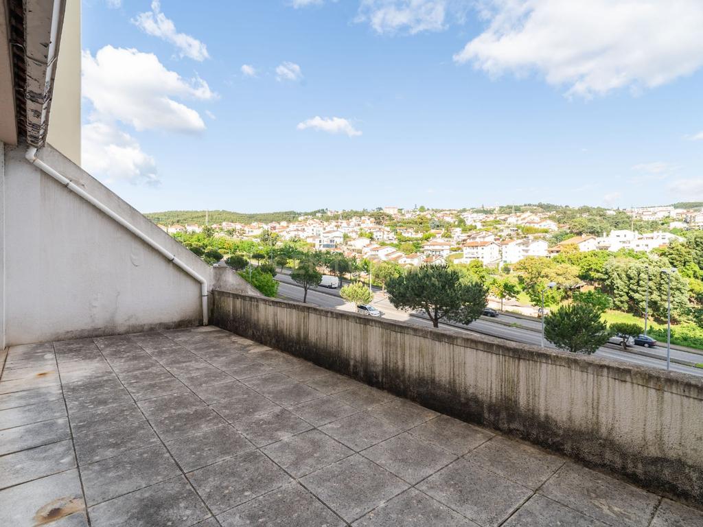 T3 Duplex com 2 Terraços, na Av. Elísio de Moura, em Coimbra - Image 23